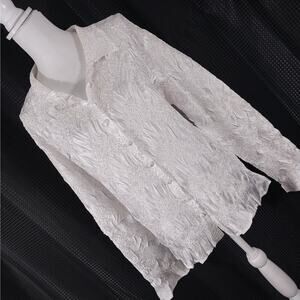 NWOT! W.D.N.Y.! CHIC WHITE SCRUNCHY IMPRINTED LING SLEEVE BLOUSE, TOP! SZ L